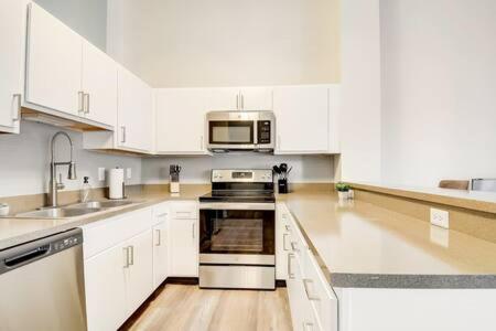 Cozysuites - 1Br With Direct Skybridge Access #1 Indianapolis Buitenkant foto